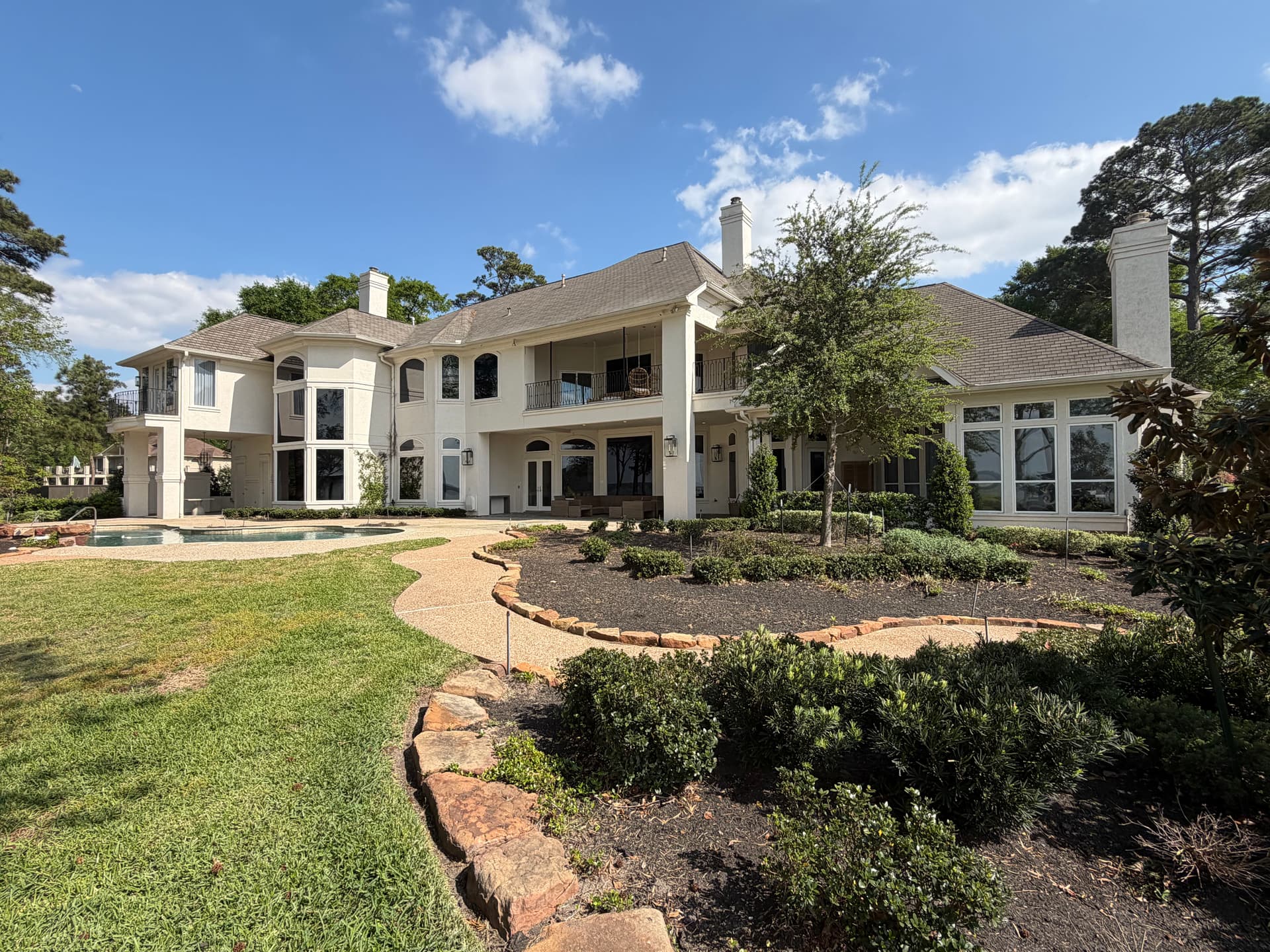 Gallery photos for Luxury Residence Makeover at Lake Conroe: Image #1